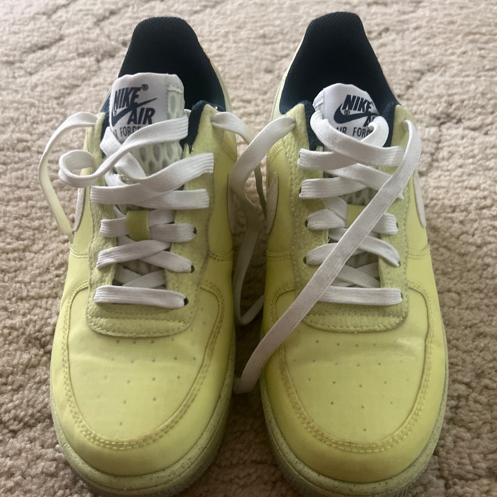 Neon green Air Force 1’s size  5y